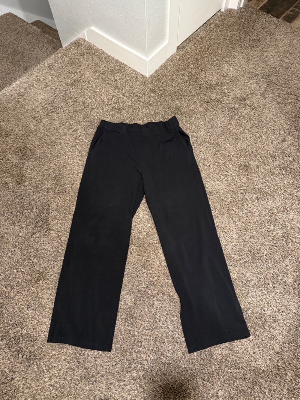Saint and Sofia
Wide-Leg Pull-On Pants in Black